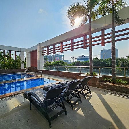 Novotel Chennai Sipcot Exterior foto Rooftop pool