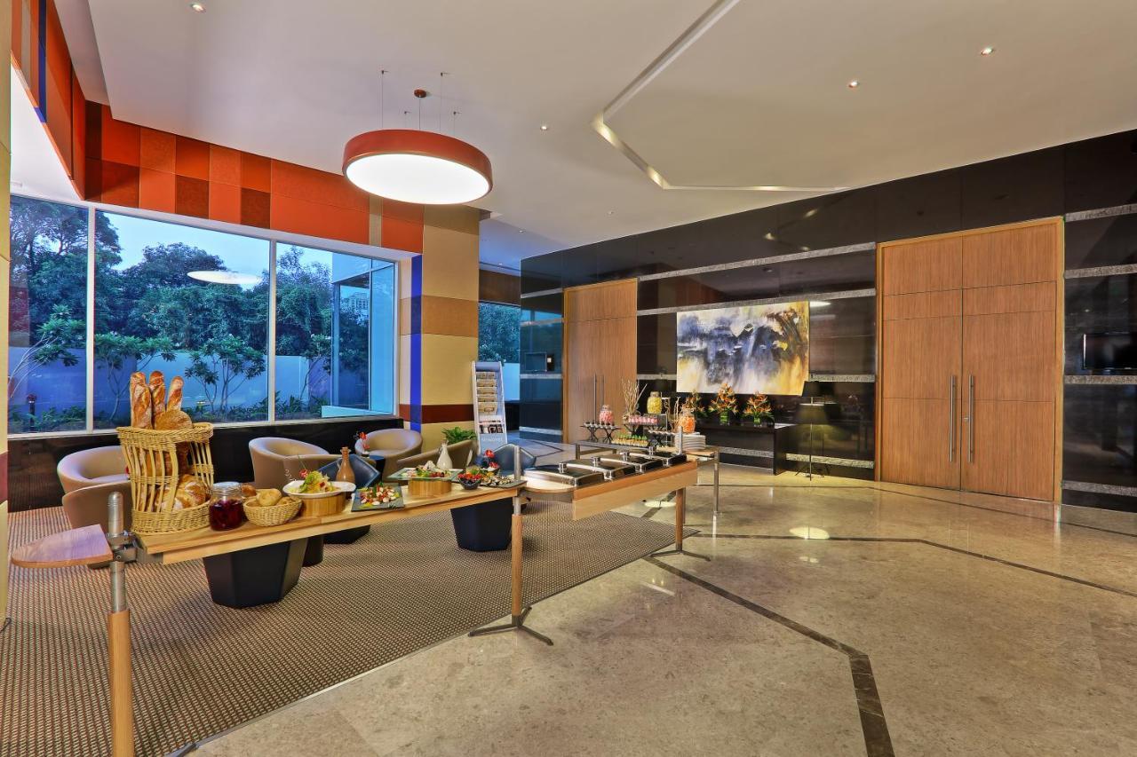 Novotel Chennai Sipcot Exterior foto The lobby